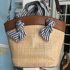 Straw seersucker bucket bag